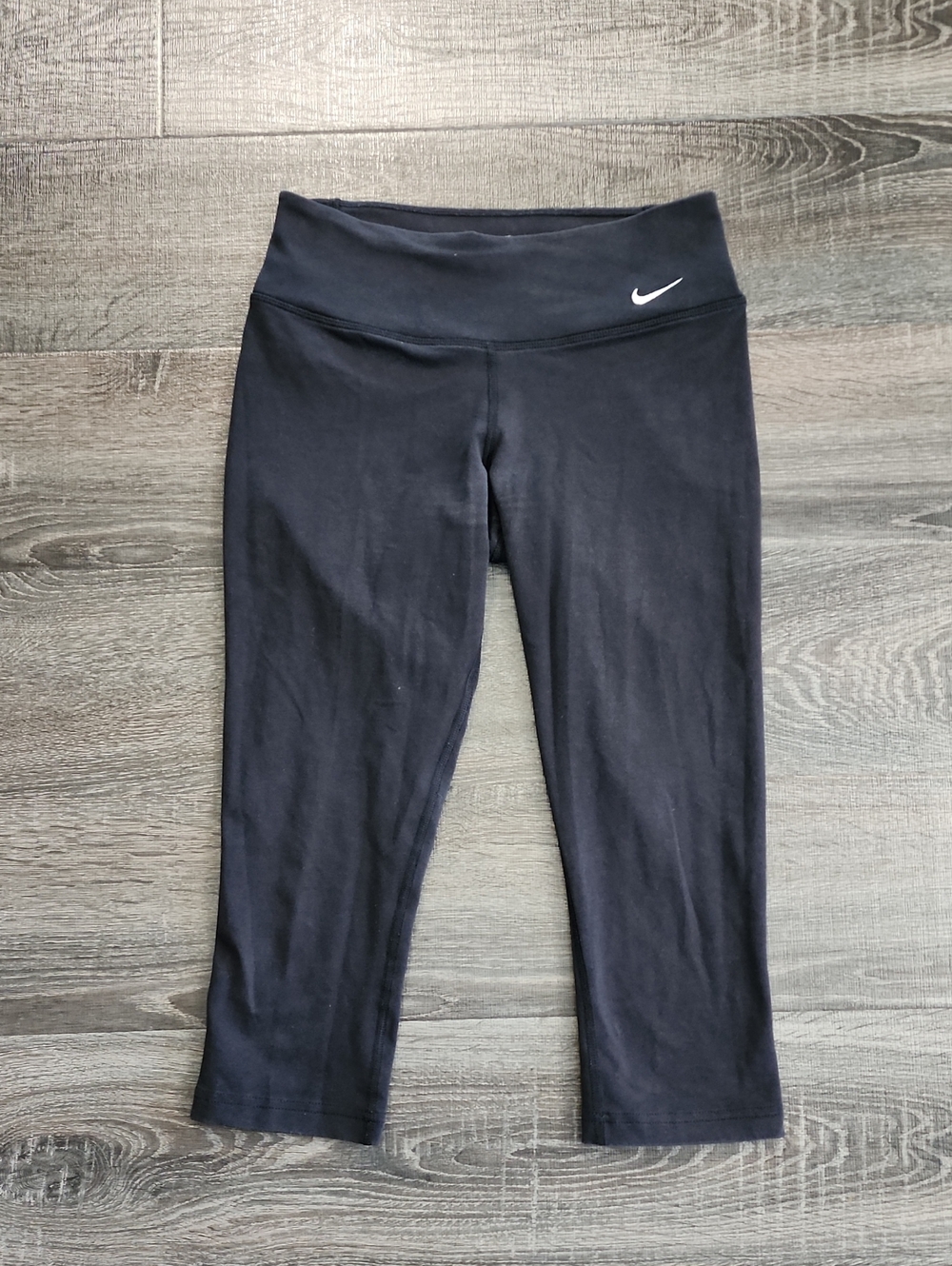 🌵 Nike "Legend" Cropped Leggings 🌵